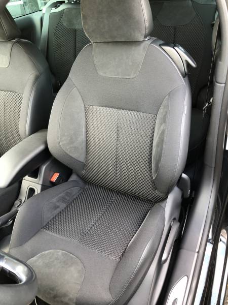 Siège Alcantara DS3 noire à la Brède