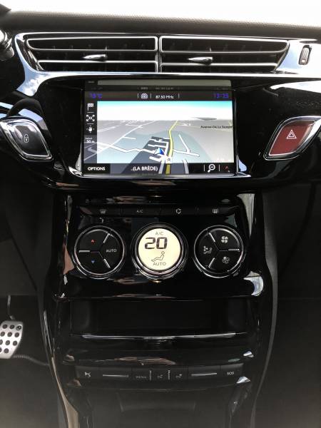 DS3 d'occasion Noire Toit Blanc Essence suréquipée à La Brède